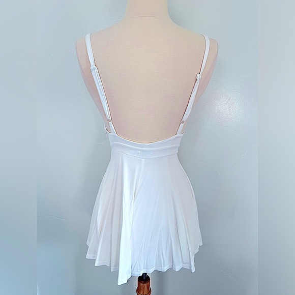 Urban Outfitters Kimchi Blue White Veruca Skirted Wrap Romper XS - Picture 7 of 12